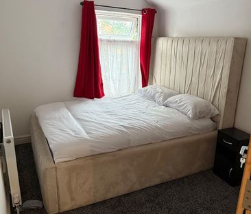 Room in a Shared House, Yew Tree Road, B6 - Photo 1