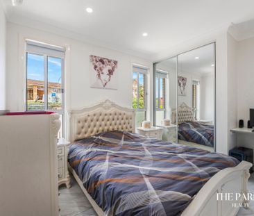 Street Facing Granny Flat - Photo 1