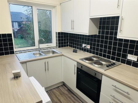 2 bedroom terraced house to rent - Photo 4