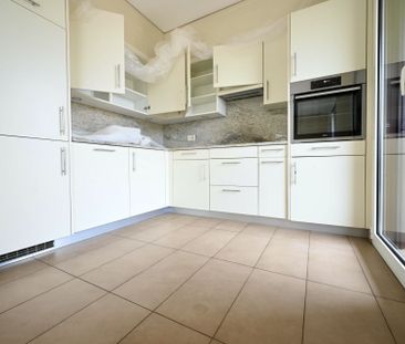 Top floor flat with stunning open views of the lake - Foto 3