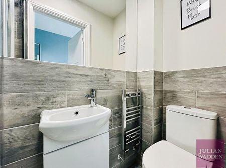 1 bedroom in a house share to rent - Photo 4