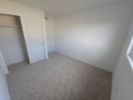 For Lease - 180 Bur Oak Drive, Thorold, Ontario - Photo 5