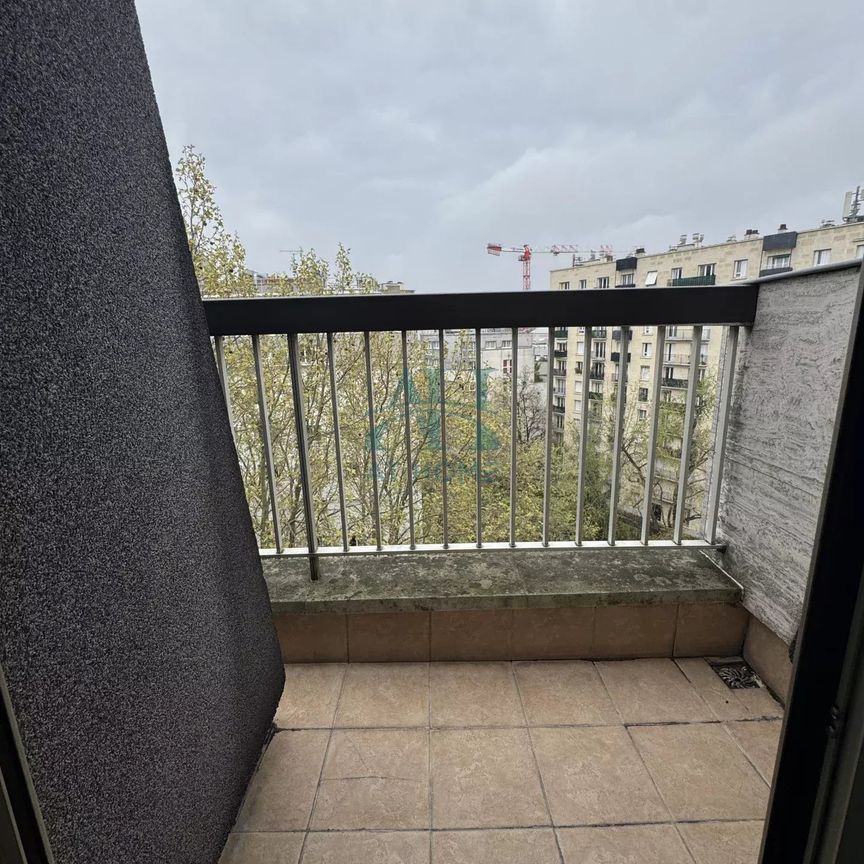 Location Appartement 1 pièce 35m² PARIS 10ème - Photo 1