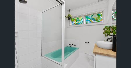 Quiet street, a short walk to Lake Macquarie Square! - Photo 4