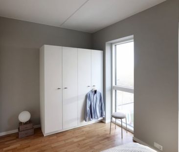 Lys stue og køkkenalrum i åben forbindelse - Foto 5