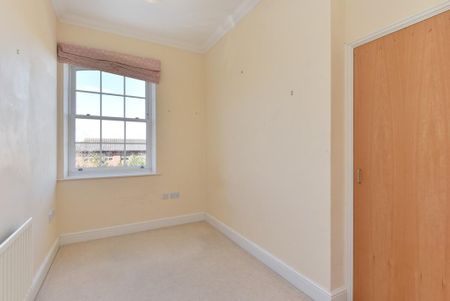 3 bedroom flat to rent - Photo 4