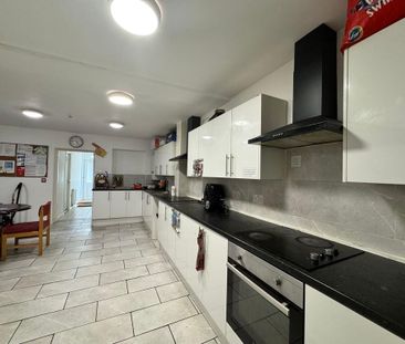 1 bedroom in a house share to rent - Photo 4