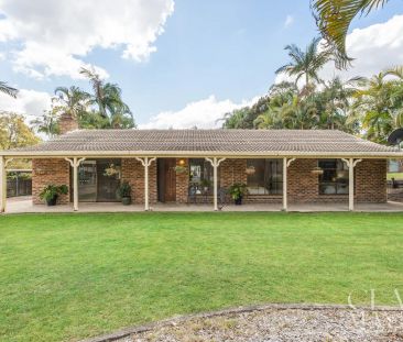 “Spacious House, Large yard and Double Shed!!!” - Photo 4