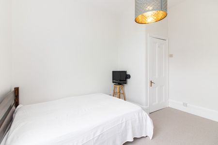 2 Bed Flat, Burlington Gardens, W3 - Photo 5