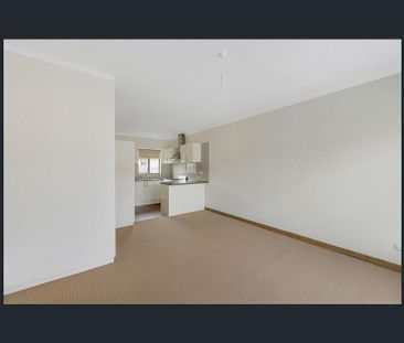 GREAT LOCATION - EASY ACCESS TO CBD - Photo 2