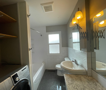 3 Bedroom Main Floor Walking Distance to U of S - Photo 4