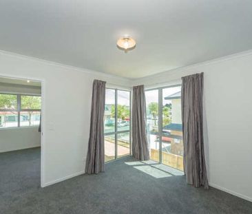 Spacious and sunny executive two bedroom apartments only a few minu... - Photo 5