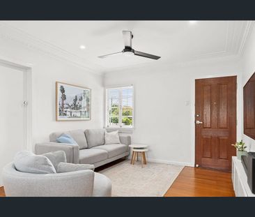 Contemporary Comfort and Easy Living - Photo 2