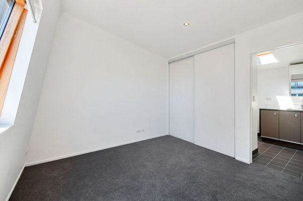 Hopetoun Delta Terraced Townhouse - Three bedroom Two Bathroom - Very Handy Location - Photo 1