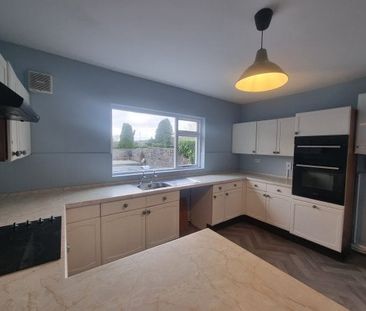 Brynlloi Road, Ammanford, SA18 - Photo 4