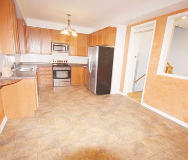 For Lease - 39 Aubergine Street, Richmond Hill, Ontario - Photo 2