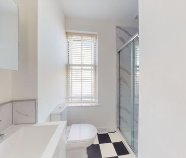 65 Forest Road Flat 4 - Photo 1