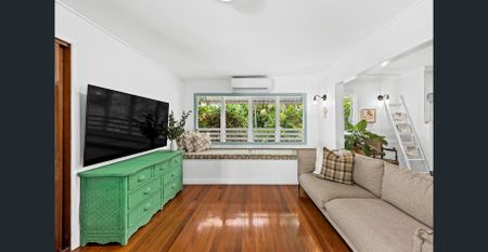 Private Riverside 4 Bedroom Home with Stunning Indoor-Outdoor Living - Photo 3