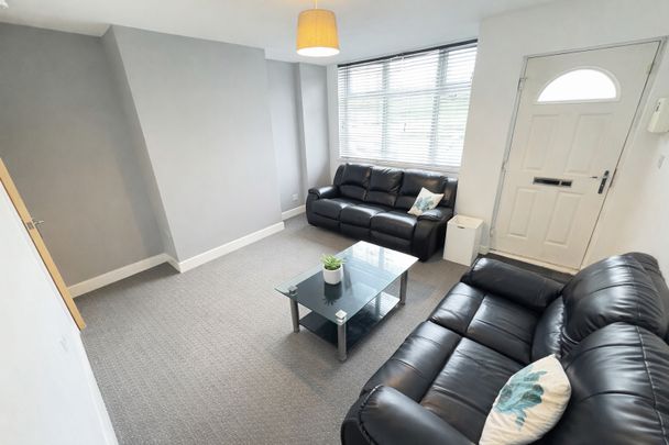 3 bedroom terraced house to rent - Photo 1