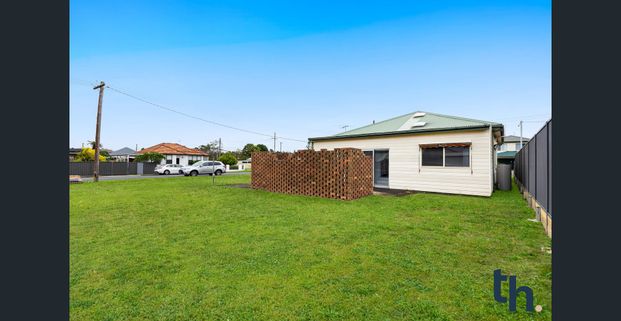 Spacious 3-Bedroom Boolaroo Home - Photo 1