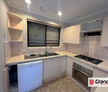 WELL-PRESENTED AND FRESHLY PAINTED 2 BEDROOM UNIT IN NOBLE PARK, WI... - Photo 5