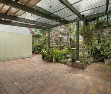 3 bedroom home with sleepout and large yard in perfect location - Photo 2