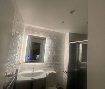 Central Auckland Studio Apt with Balcony! - Photo 4