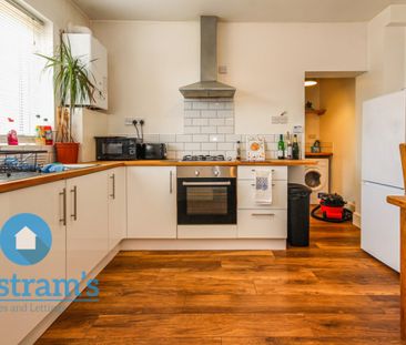 2 bed Flat for Rent - Photo 1
