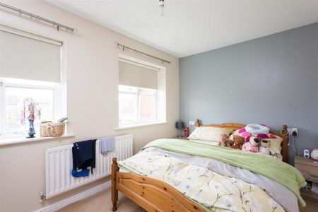 2 bedroom semi-detached house to rent - Photo 2