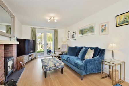 4 bedroom detached house to rent - Photo 2