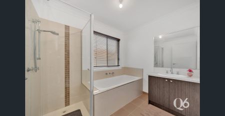 Spacious Family Living in Prime Burnside Heights Location! - Photo 5