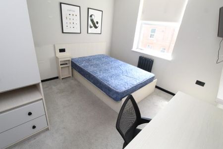 8 bedroom flat to rent - Photo 2