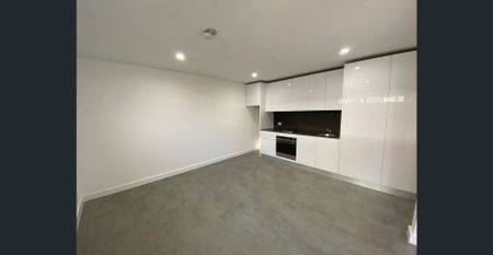 D R E S S E D T O I M P R E S S ! - Photo 3