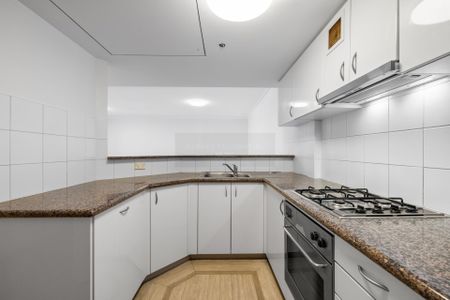 Renovated 2 bedrooms apartment - Photo 3