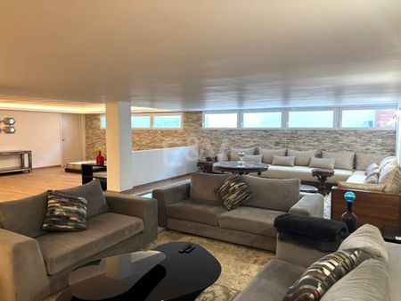 The Ultimate All-in-One Beachside Home in Marbella - Photo 3