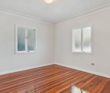 WHAT AN OUTLOOK&mldr; CITY GLIMPSES & LUSCIOUS GARDEN&mldr; - Photo 3