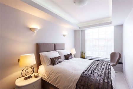 A beautifully refurbished two bedroom flat in the heart of Mayfair. - Photo 2