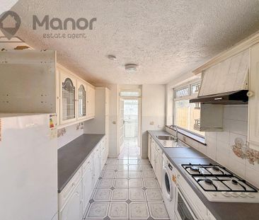 3 bedroom terraced house to rent - Photo 1