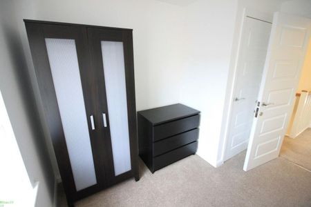 4 bedroom terraced house to rent - Photo 5