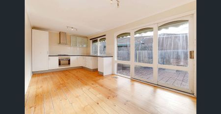 Classic Comfort on a Generous Block - Photo 2