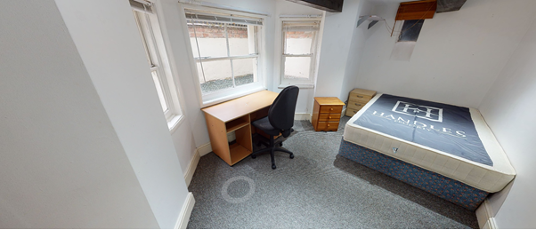 4 bedroom flat to rent - Photo 1