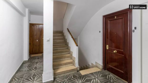 Cheerful room for rent in 5-bedroom apartment in Benimaclet - Foto 1