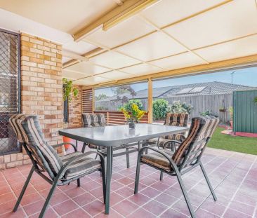 “Lovely 4 Bedroom home with Side Access” - Photo 5