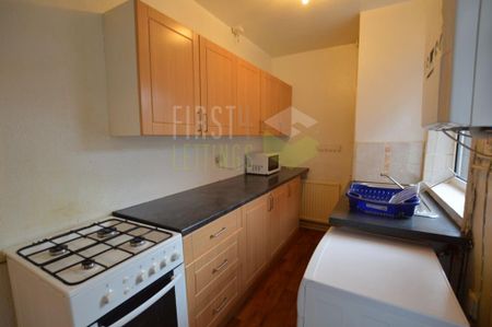 2 bedroom terraced house to rent - Photo 2