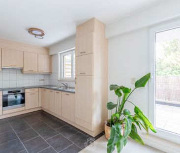 Verzorgd 2 slaapkamer appartement met ruim terras en autostaanplaats - Foto 4