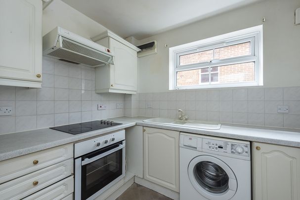 Available unfurnished now - Photo 1