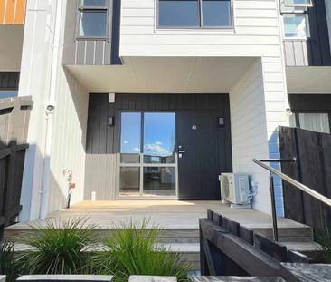 2 Bedrooms + STUDY! - Photo 5