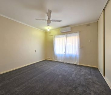 Fantastic location close to everything you could need - Photo 4