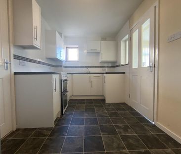 2 bedroom semi-detached house to rent - Photo 2