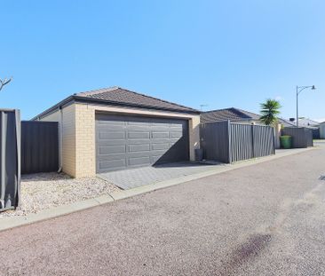 Charming Home in Baldivis - Photo 4